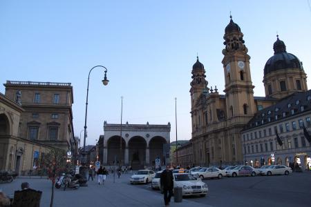 The Odeonsplatz with general´s hall and Theatinerkirche