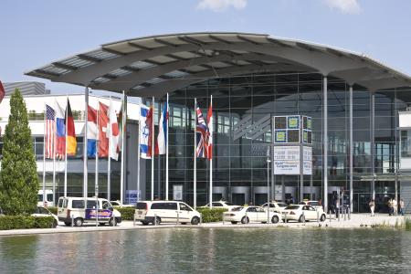 Messe München (entrance west) with the lake
