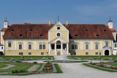 Die Gartenfassade des Alten Schlosses